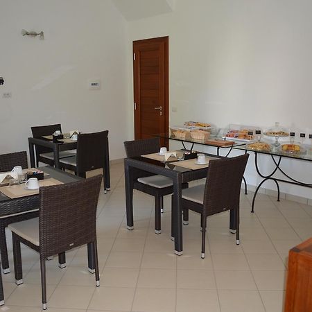 Guest Rooms Affittacamere San Teodoro  Eksteriør bilde